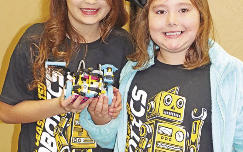 The Creative Unicorns: Victoria Trejo (left) and Emmalyn Thurman (right).