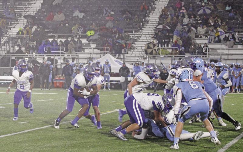 James Byrd takes a handoff during Friday’s playoff game. TRIBUNE PHOTOS / QUINTEN BOYD