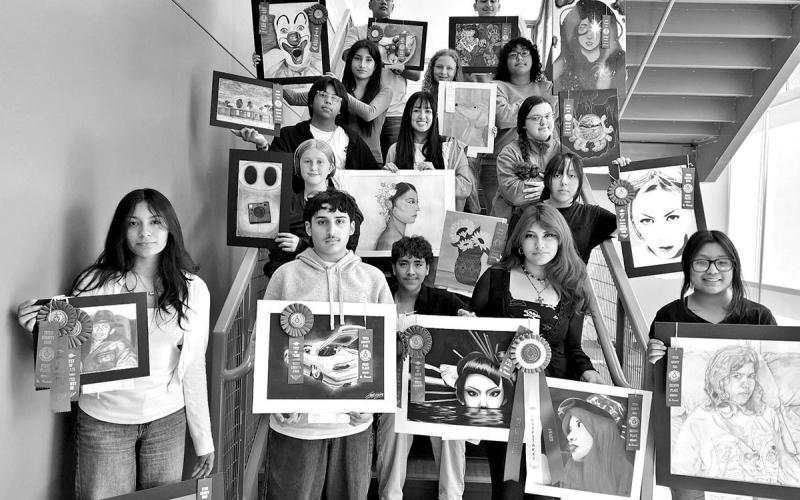 MPHS artists with their Titus County Fair ribbons