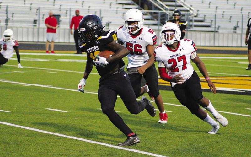 Mount Pleasant’s Juymill Lewis breaks away from the Marshall defense. Lewis scored three touchdowns and added a two point conversion, but the JV Tigers fell to the Mavericks, 34-22. PHOTO BY QUINTEN BOYD
