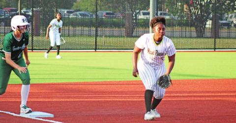 Mount Pleasant’s Amariya “B” Miller (front) and Paris Beard (back) prepare on defense as Huntsville’s Kali Klawinski stands on third base. TRIBUNE PHOTO / QUINTEN BOYD