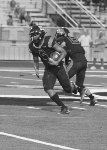 Tiger Tyson Minter takes a handoff at the Tiger vs. Sherman. TRIBUNE PHOTO / MIRANDA OGLESBY