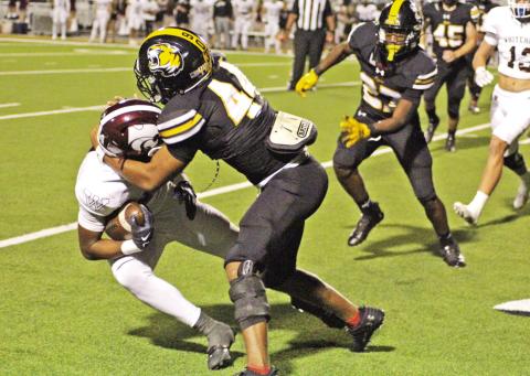Mount Pleasant’s Jacori Turner brings down Whitehouse’s Jayron Williams as teammate Zy Woodard backs up the play. The Tigers travel to Longview to take on Pine Tree Friday at 7:30 p.m. TRIBUNE PHOTO / QUINTEN BOYD