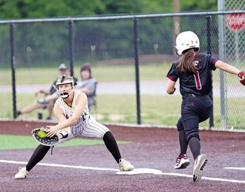 Lady Tigers 5, Pine Tree 1