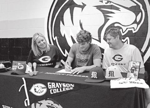 Mount Pleasant senior Keller Thompson recently signed his letter of intent to play baseball at Grayson College in Denison. Thompson will pitch and play in the field for the Vikings. TRIBUNE PHOTO / QUINTEN BOYD