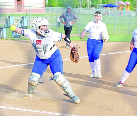 Lady Rebels maintain hold on 2nd place with 3 wins