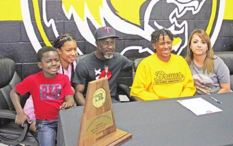 Mount Pleasant hurdler Derrick Marshall recently signed a letter of intent to run track at Ottawa University (Kan.). Marshall ran the 110 hurdles as well as the 300 hurdles at Mount Pleasant. TRIBUNE PHOTO / QUINTEN BOYD