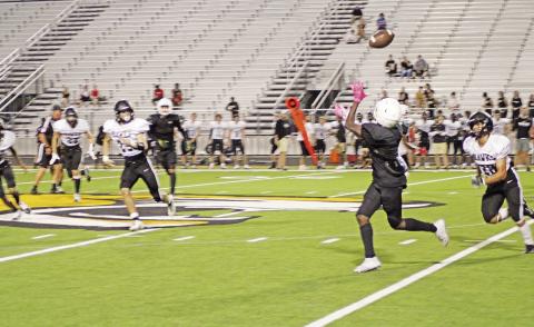 TRIBUNE PHOTO / QUINTEN BOYD Mount Pleasant’s Zay Barksdale hauls in a pass during Friday’s scrimmage against Pleasant Grove. The Tigers will scrimmage at Greenville Friday evening.