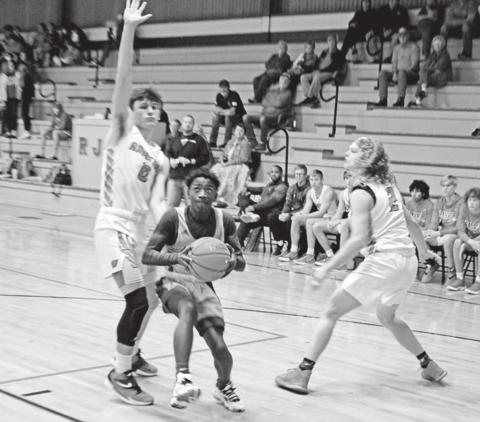 Pewitt’s Junnie Johnson drives for a layup during the Brahmas’ tournament game in Rivercrest against Winnsboro. TRIBUNE PHOTO / QUINTEN BOYD