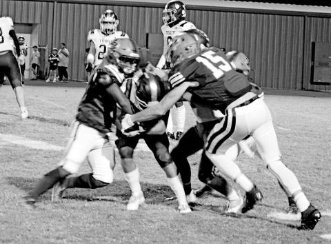 Pewitt’s KD Watson (left), Trace Goforth (right) and JD Smith (right, background) combine to bring down a ball carrier during a recent game. The Brahmas will look for their first win Friday night at Redwater. BEE PHOTO / QUINTEN BOYD