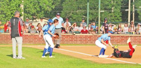 Chapel Hill’s Hannah Rhea dives back into 1st during the Lady Devils’ 3-2 loss to Hooks Thursday night. PHOTO BY TONY BASSO-SPECIAL TO THE TRIBUNE oks Thursday night.