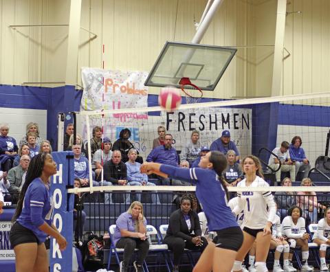 Pewitt’s Ashtyn Boyd sets up Taliyah Brown for what would be the match-winning kill during Tuesday’s matchup against Hooks. Pewitt was off Friday and will take on Redwater in the regular season finale, needing a win to keep their playoff hopes alive. TRIBUNE PHOTO / QUINTEN BOYD