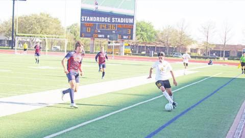 Mount Pleasant’s J.D. Mendoza makes a move to get past Wakeland’s Charlie Meares during Friday’s regional semifinal. TRIBUNE PHOTO / QUINTEN BOYD