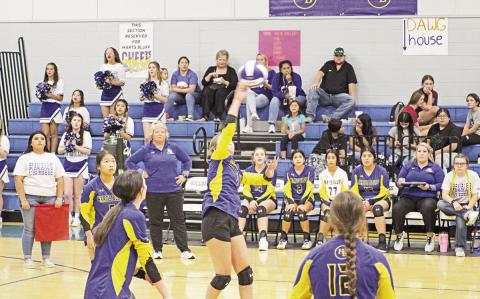 Harts Bluff’s Kaylee Clay smashes a return during a recent game. The Lady Bulldogs, 1-1 in district play, traveled to Detroit Tuesday. TRIBUNE PHOTO / QUINTEN BOYD