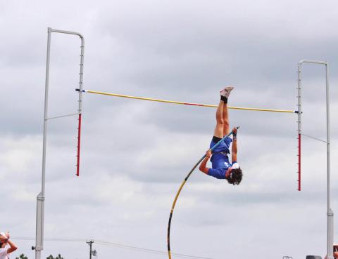 Pewitt’s Isaac Hodges will advance to the state track meet May 12-14 in the pole vault. PHOTO BY ERIN YOUNG HODGES