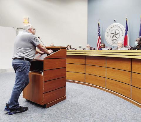 Developer Jon Anderson addresses the council. TRIBUNE PHOTO / NICOLE KIMBALL
