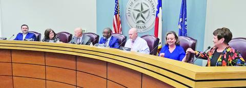 A full council at City Hall of Mt. Pleasant on Nov. 19 TRIBUNE PHOTO / NICOLE KIMBALL