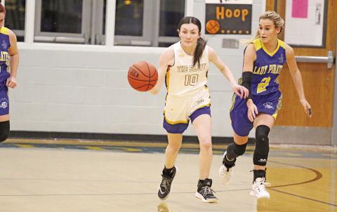 Harts Bluff’s Kaitley Green kicks off a fast break ahead of James Bowie’s Madison Martin during Friday’s district opener. The Lady Bulldogs fell to the Lady Pirates, 49-35. Harts Bluff hosted Detroit Tuesday and travel to Clarksville Friday. TRIBUNE PHOTO / QUINTEN BOYD