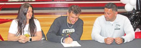 Chapel Hill guard Vincent Rodriguez signed his letter of intent to play basketball at Ottawa University (Kan.) Tuesday morning. He is pictured with his mother, Gina, and his father, Aristeo. TRIBUNE PHOTO / QUINTEN BOYD