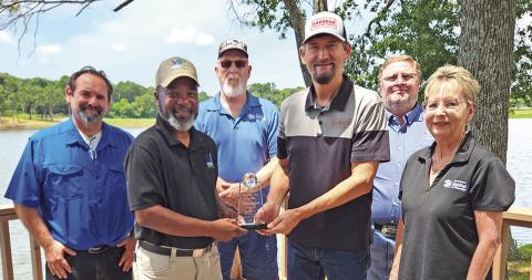 Harbour Trailor shakes the Mayor’s hand as they accept their trophy TRIBUNE PHOTO / NICOLE KIMBALL