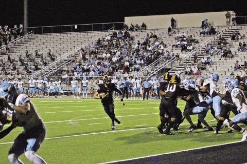 Mason McMinn threw for two touchdowns and rushed for another two scores, but Mount Pleasant fell on the road to fifthranked Texas High, 58-29. Mount Pleasant will play at home Friday against Marshall looking to snap a two-game losing streak. TRIBUNE PHOTO / QUINTEN BOYD
