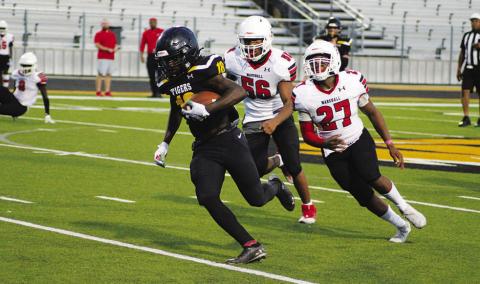 Mount Pleasant’s Juymill Lewis breaks away from the Marshall defense. Lewis scored three touchdowns and added a two point conversion, but the JV Tigers fell to the Mavericks, 34-22. PHOTO BY QUINTEN BOYD